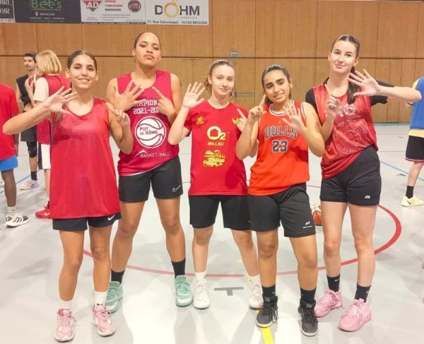 Nos U18 lors de la fête de Noël du club de basket de Brioude.